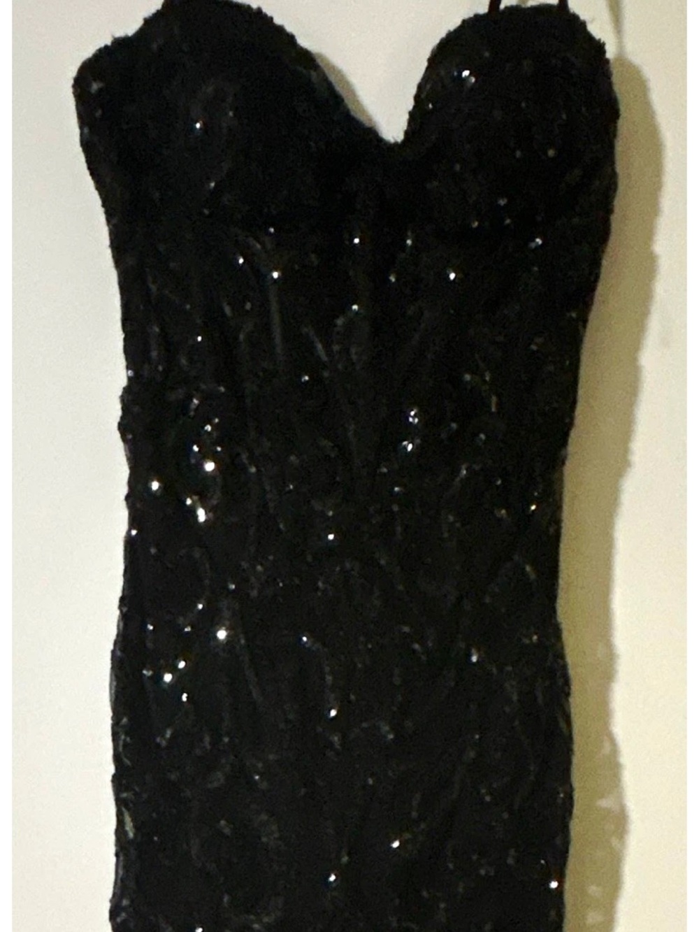 B. Darlin Black Sweetheart Black Sleeveless Sequin Mesh Bodycon Mini: Size 1/2